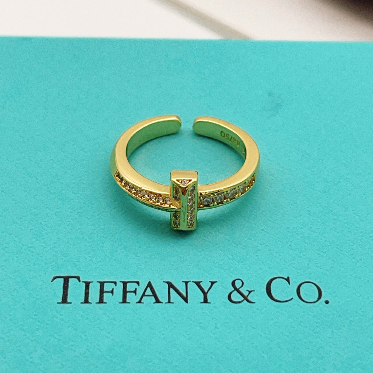 Tiffany & Co. Tiffany*帝芙尼最新款，非常的上镜‼ 设计很特别值得入手 高级手工坊系列