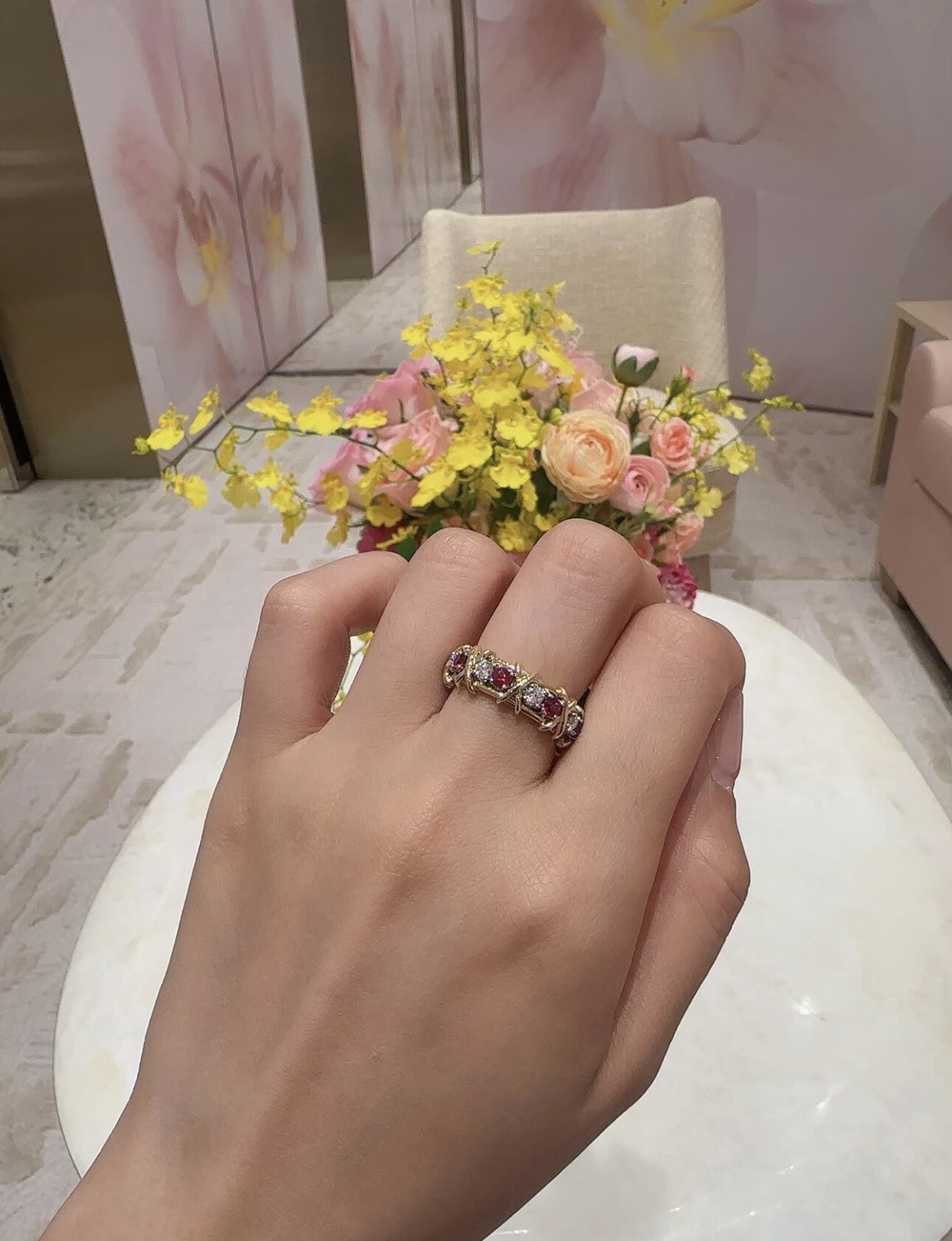 Tiffany & Co. Tiffany*帝芙尼最新款，非常的上镜‼ 设计很特别值得入手 高级手工坊系列