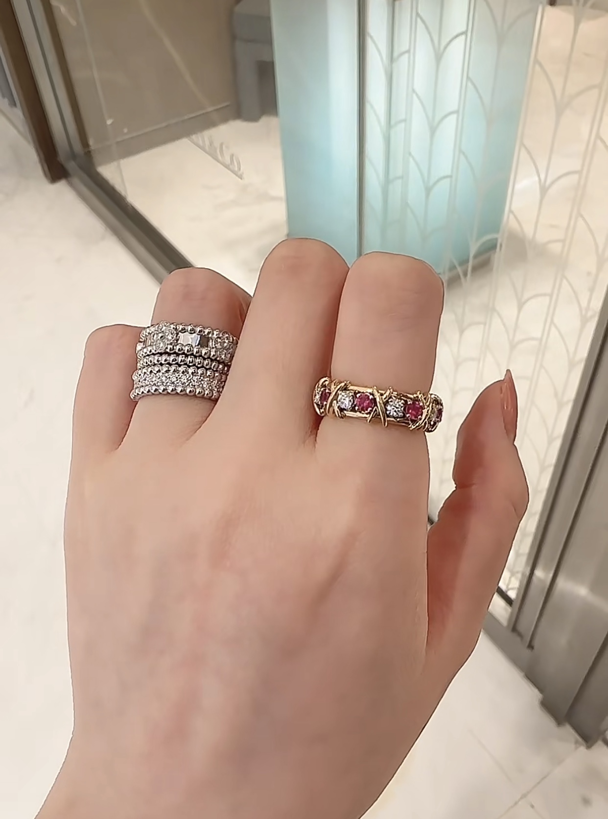 Tiffany & Co. Tiffany*帝芙尼最新款，非常的上镜‼ 设计很特别值得入手 高级手工坊系列