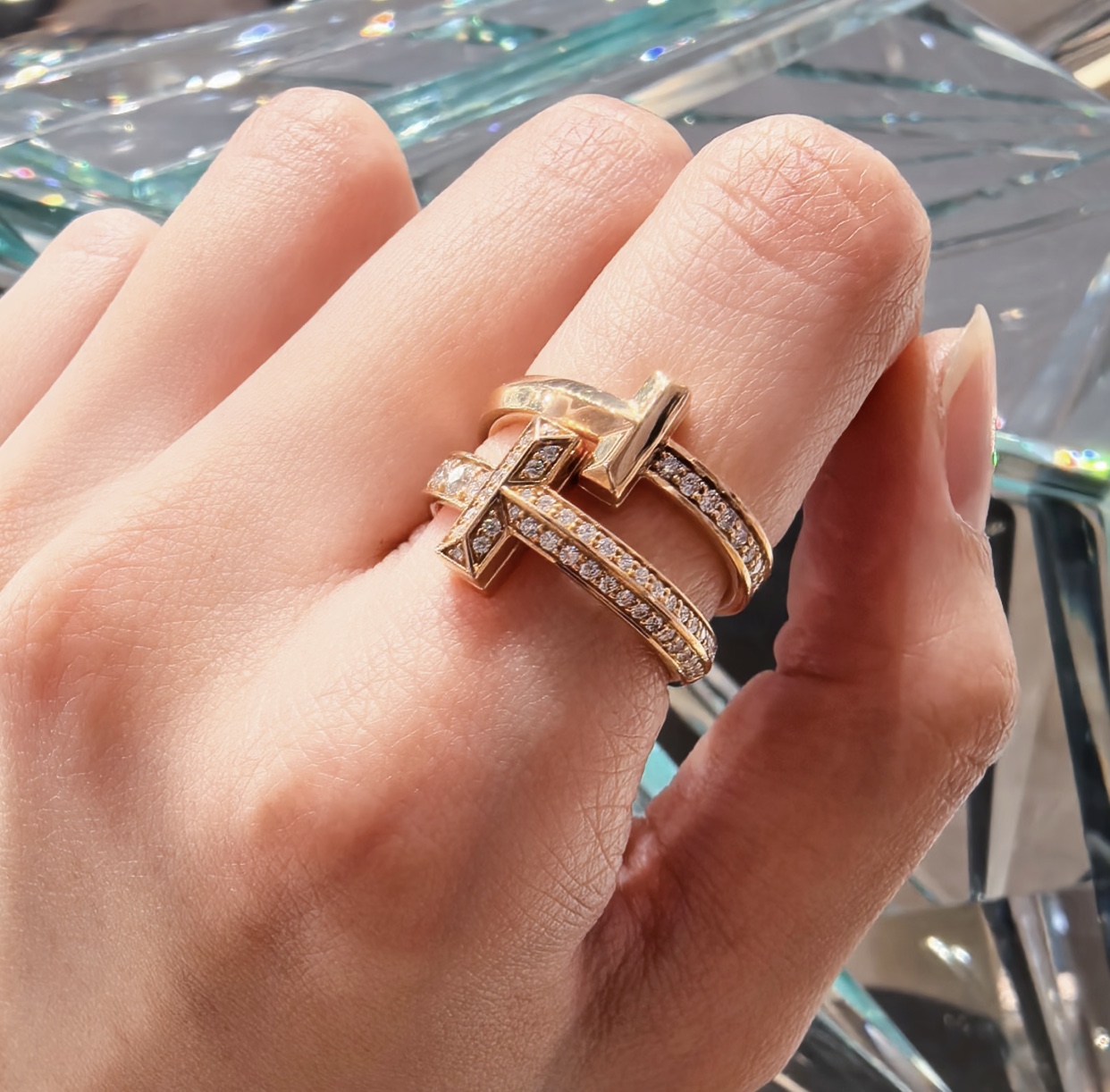 Tiffany & Co. Tiffany*帝芙尼最新款，非常的上镜‼ 设计很特别值得入手 高级手工坊系列