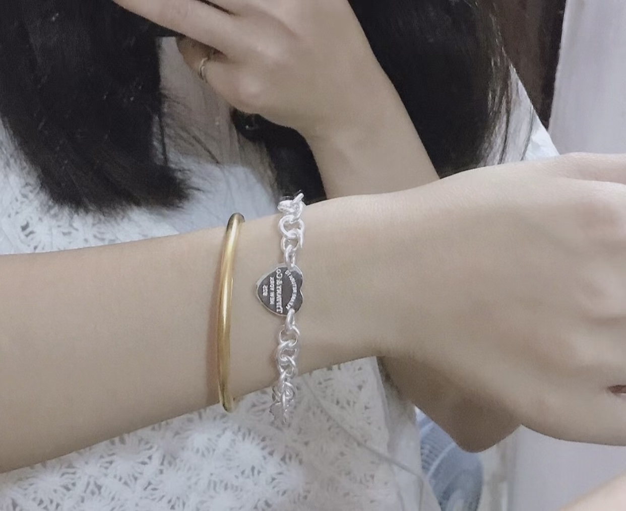 【Tiffany*帝芙尼最新款🆕🆕银色光面爱心手链】一致官网黄铜材质，非常的上镜‼️设计很特别值得入手。