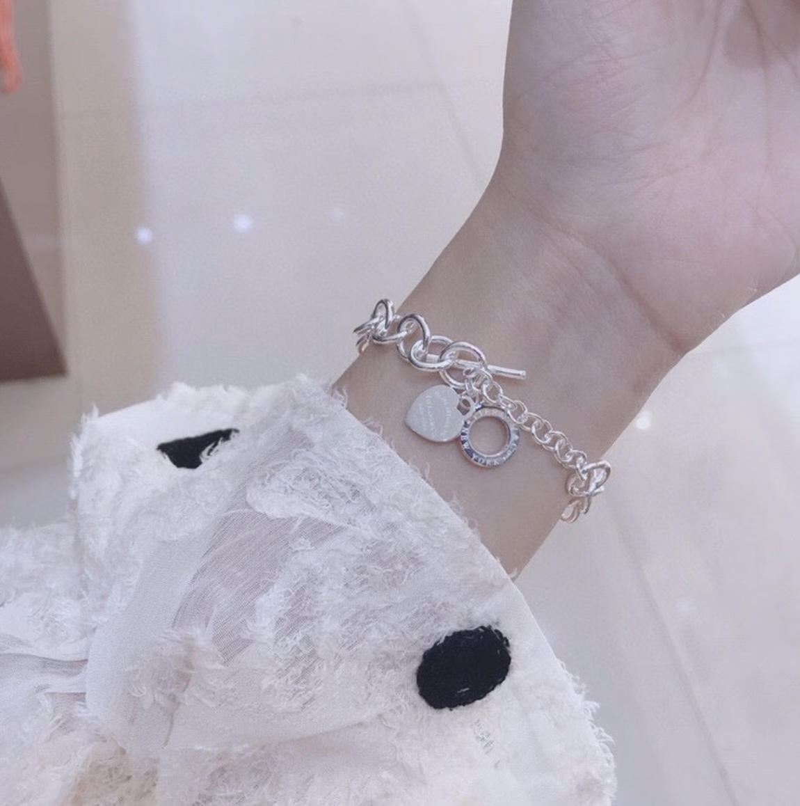 Tiffany & Co. Tiffany*帝芙尼最新款，非常的上镜‼ 设计很特别值得入手 高级手工坊系列