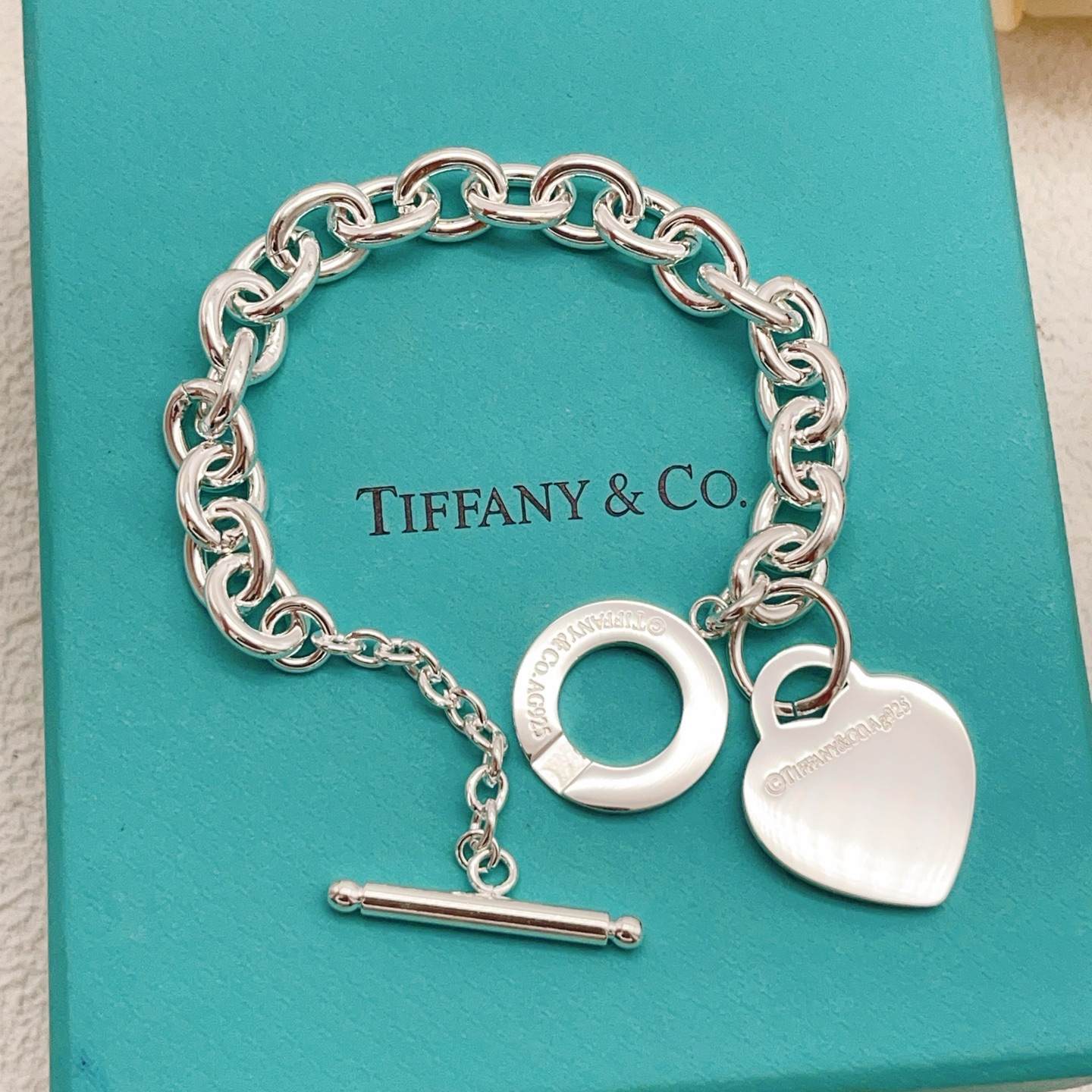 Tiffany & Co. Tiffany*帝芙尼最新款，非常的上镜‼ 设计很特别值得入手 高级手工坊系列