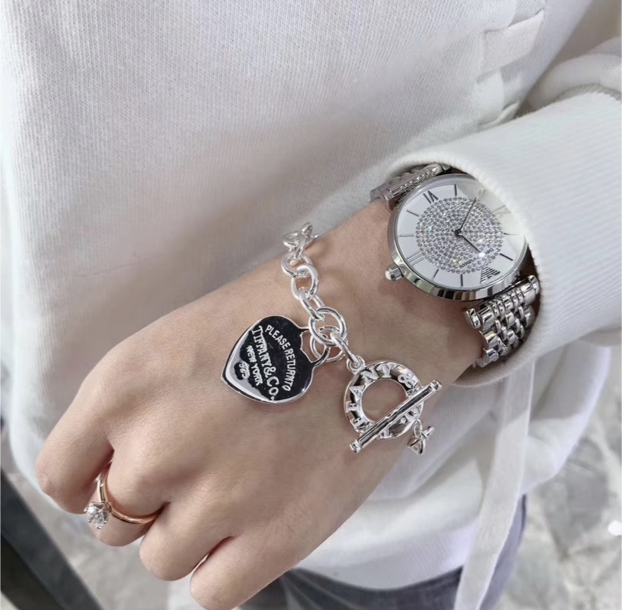 Tiffany & Co. Tiffany*帝芙尼最新款，非常的上镜‼ 设计很特别值得入手 高级手工坊系列