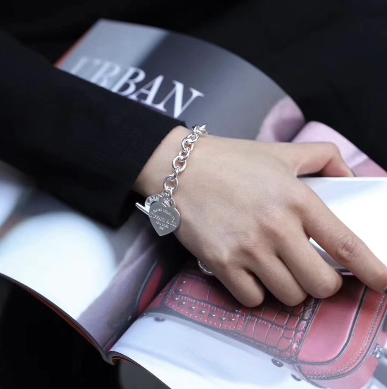 Tiffany & Co. Tiffany*帝芙尼最新款，非常的上镜‼ 设计很特别值得入手 高级手工坊系列