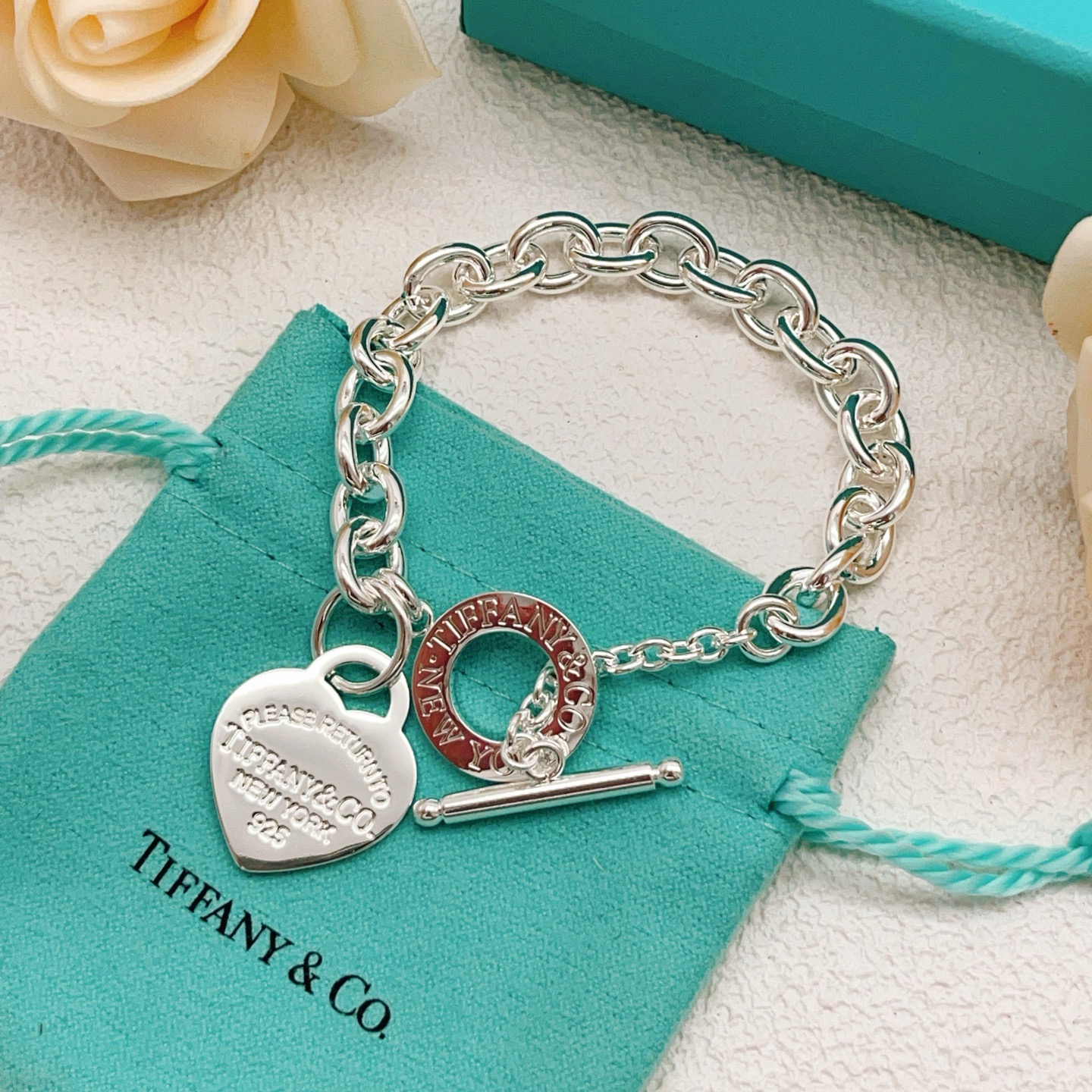 Tiffany & Co. Tiffany*帝芙尼最新款，非常的上镜‼ 设计很特别值得入手 高级手工坊系列