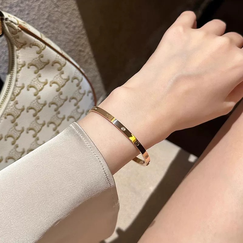 Cartier Cartie*最新款，非常的上镜‼ 设计很特别值得入手 高级手工坊系列