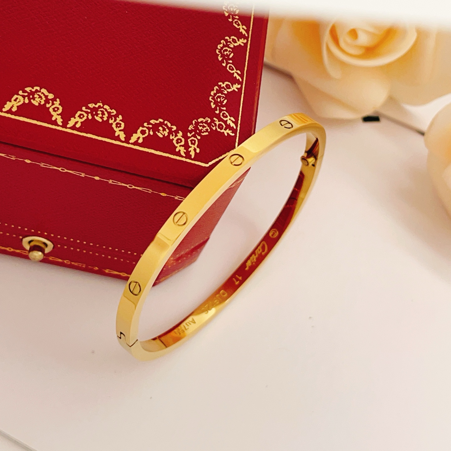 Cartier Cartie*最新款，非常的上镜‼ 设计很特别值得入手 高级手工坊系列