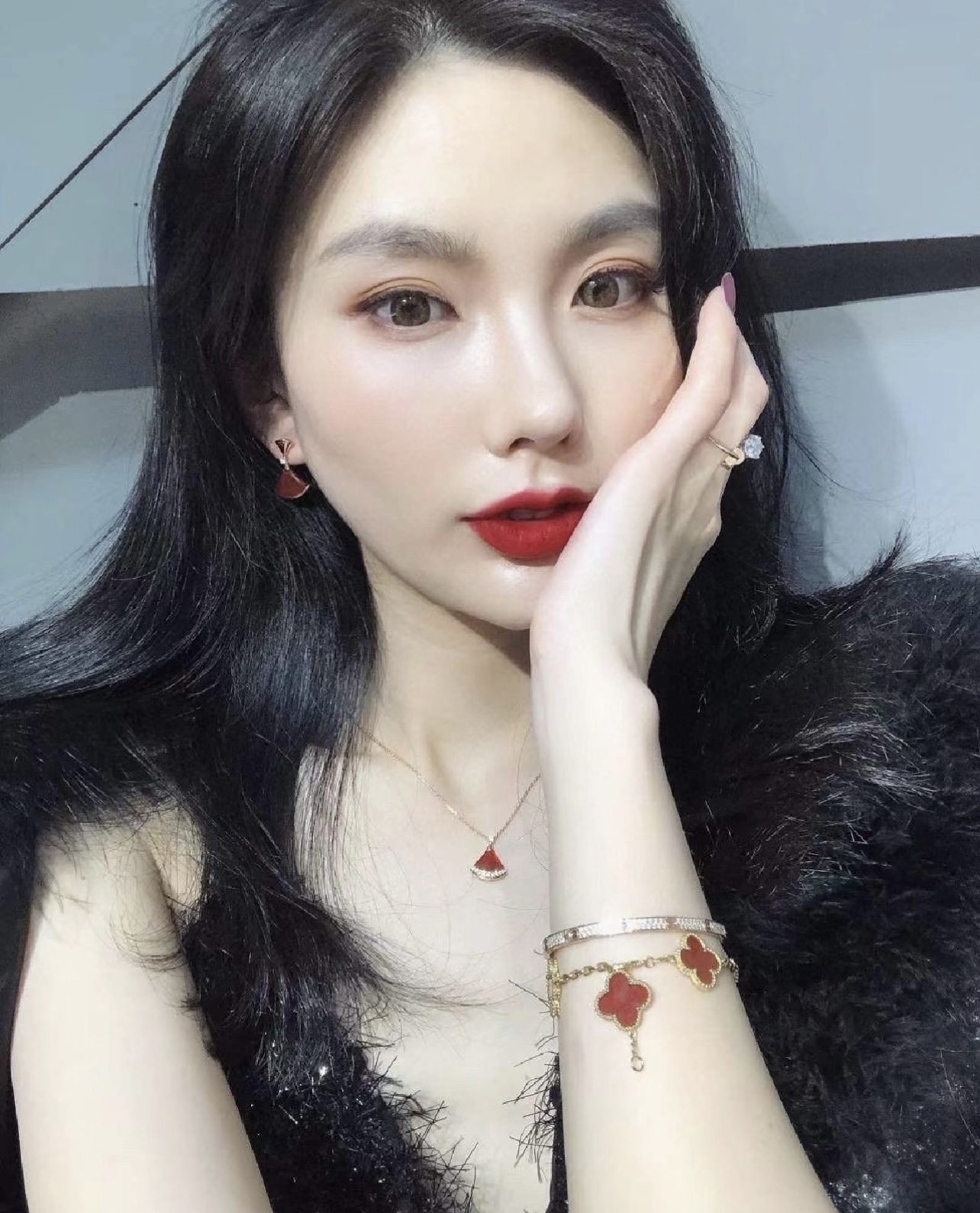 Bvlgari BVLGARI最新款，非常的上镜‼ 设计很特别值得入手 高级手工坊系列