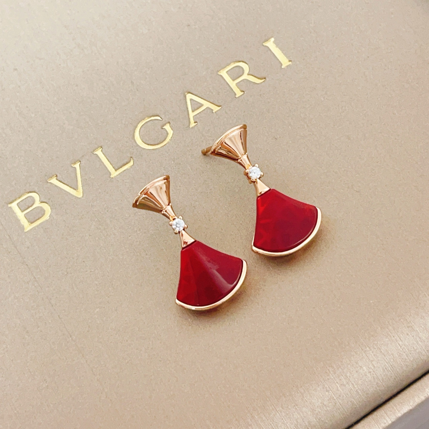 Bvlgari BVLGARI最新款，非常的上镜‼ 设计很特别值得入手 高级手工坊系列