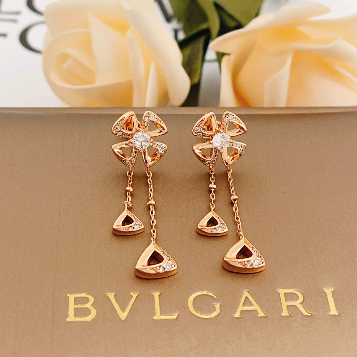 Bvlgari BVLGARI最新款，非常的上镜‼ 设计很特别值得入手 高级手工坊系列