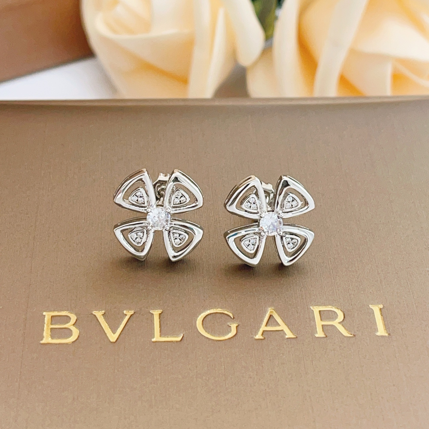 Bvlgari BVLGARI最新款，非常的上镜‼ 设计很特别值得入手 高级手工坊系列