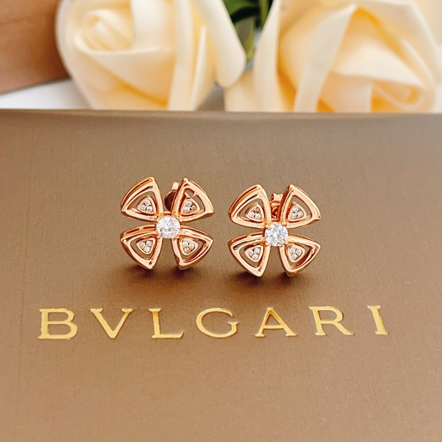 Bvlgari BVLGARI最新款，非常的上镜‼ 设计很特别值得入手 高级手工坊系列