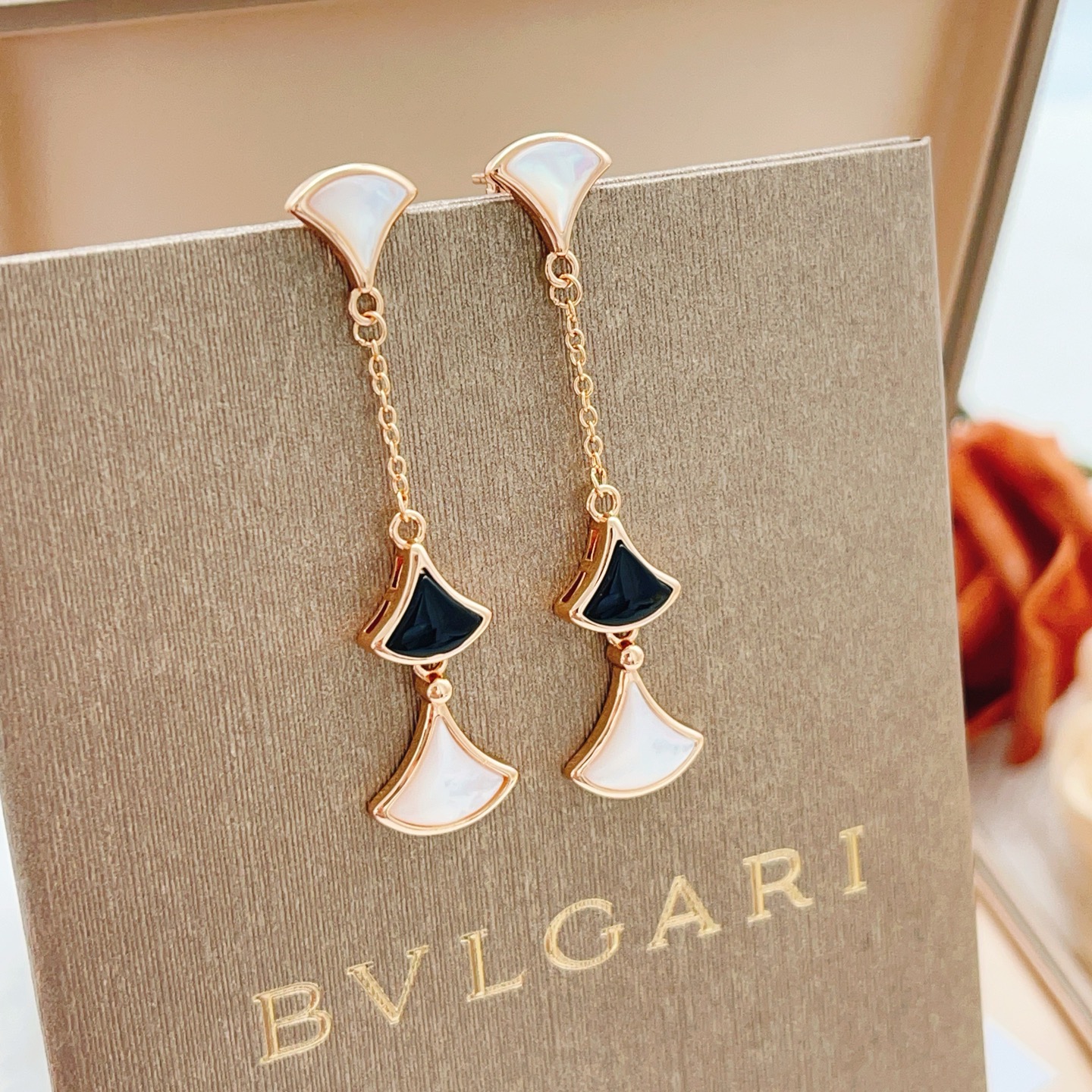Bvlgari BVLGARI最新款，非常的上镜‼ 设计很特别值得入手 高级手工坊系列