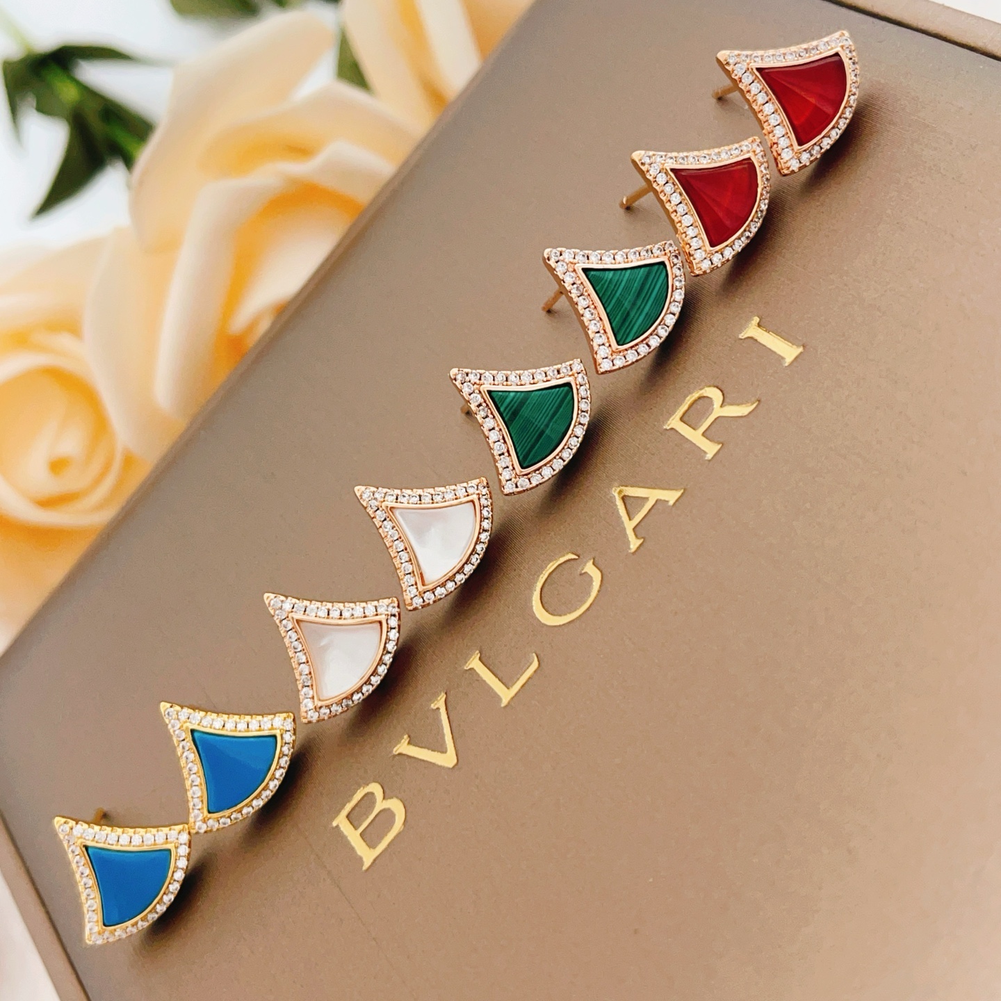 Bvlgari BVLGARI最新款，非常的上镜‼ 设计很特别值得入手 高级手工坊系列