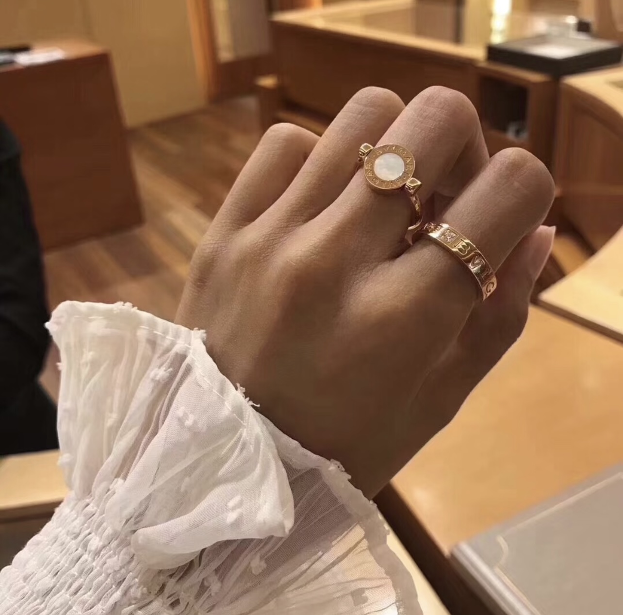 Bvlgari BVLGARI最新款，非常的上镜‼ 设计很特别值得入手 高级手工坊系列
