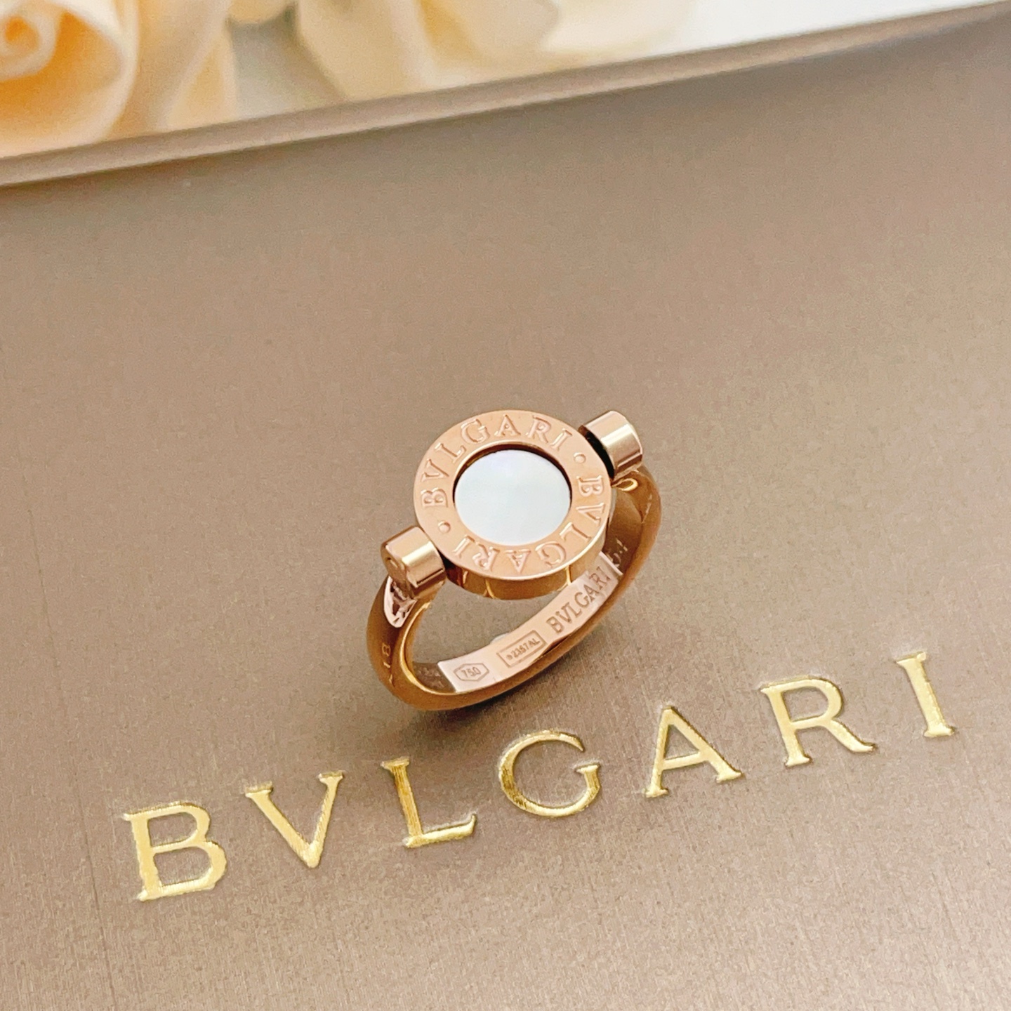 Bvlgari BVLGARI最新款，非常的上镜‼ 设计很特别值得入手 高级手工坊系列