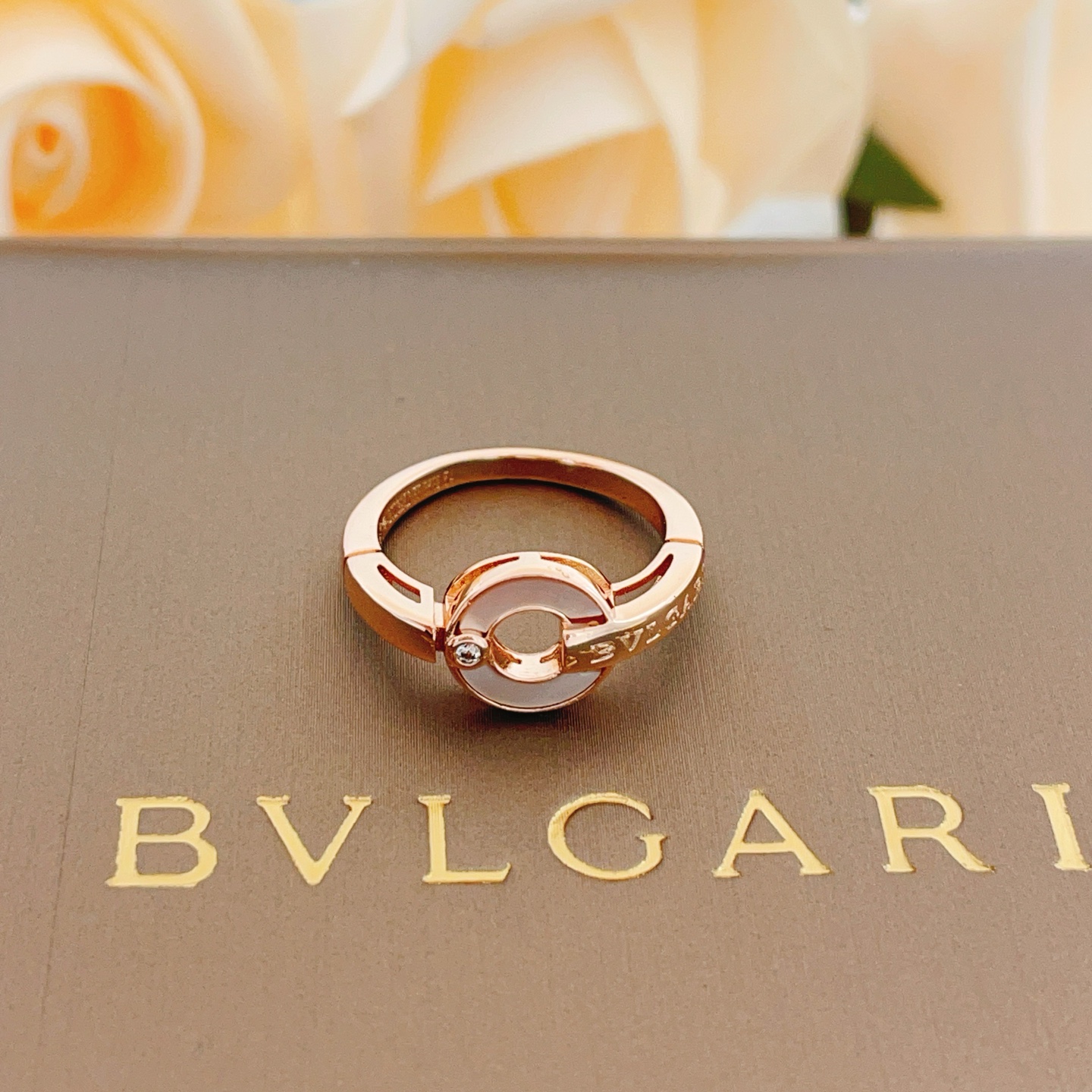 Bvlgari BVLGARI最新款，非常的上镜‼ 设计很特别值得入手 高级手工坊系列