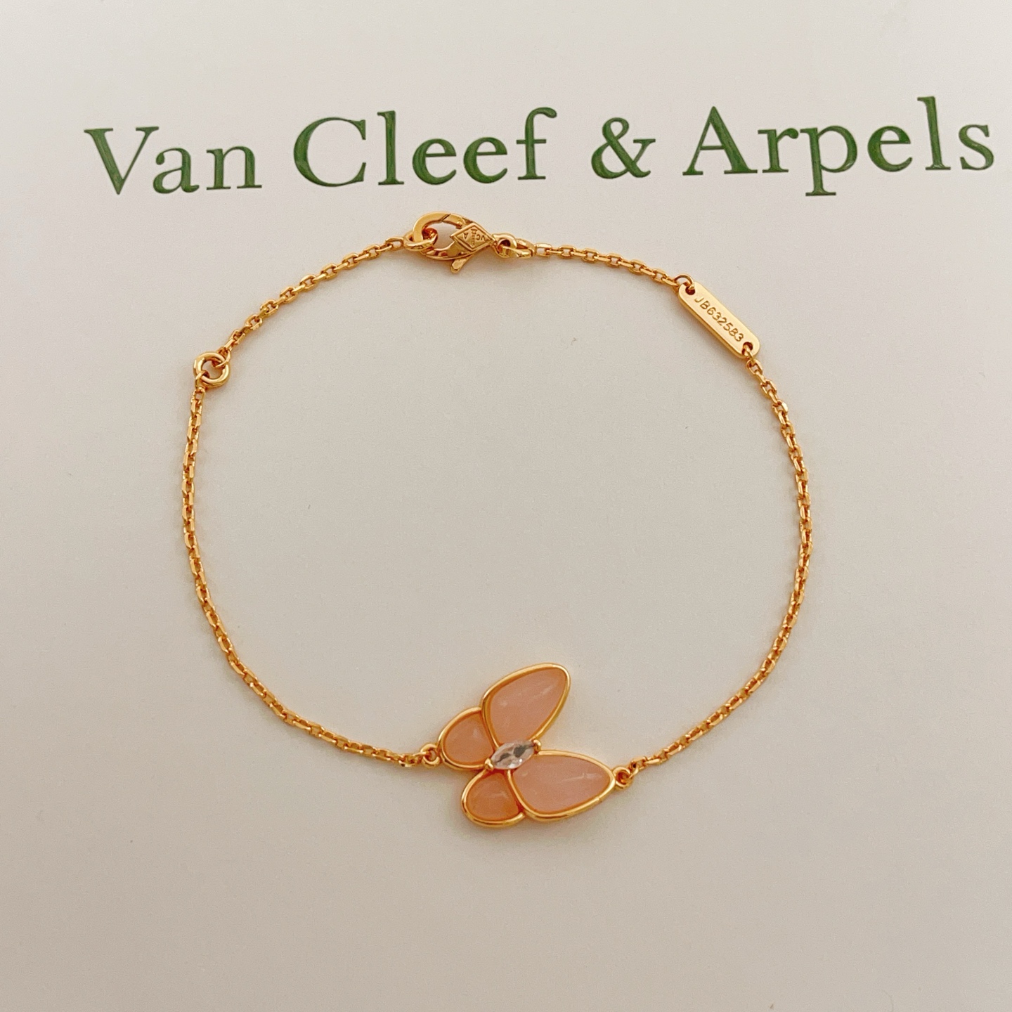 【VanCleef*ArPel*四叶草最新款🆕🆕玫瑰金粉贝蝴蝶手链】一致官网黄铜材质，非常的上镜‼️设计