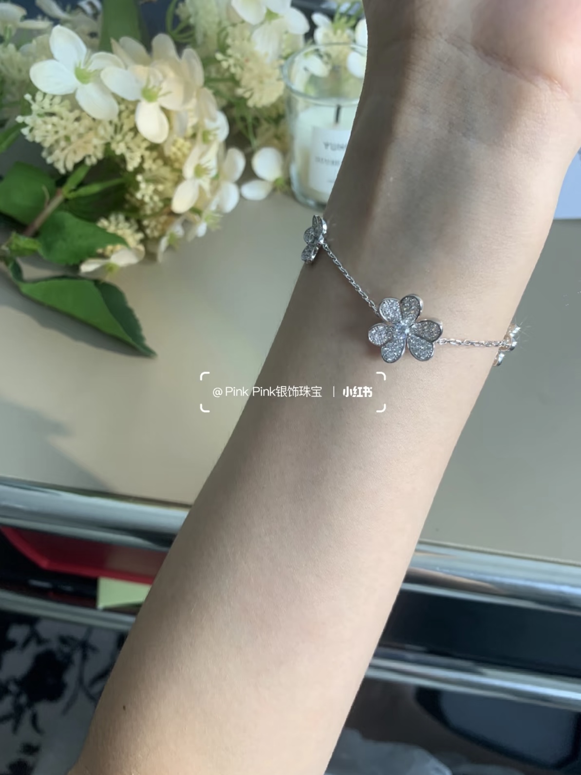 【VanCleef*ArPel*四叶草最新款🆕🆕银色三叶草满钻手链】一致官网黄铜材质，非常的上镜‼️设计
