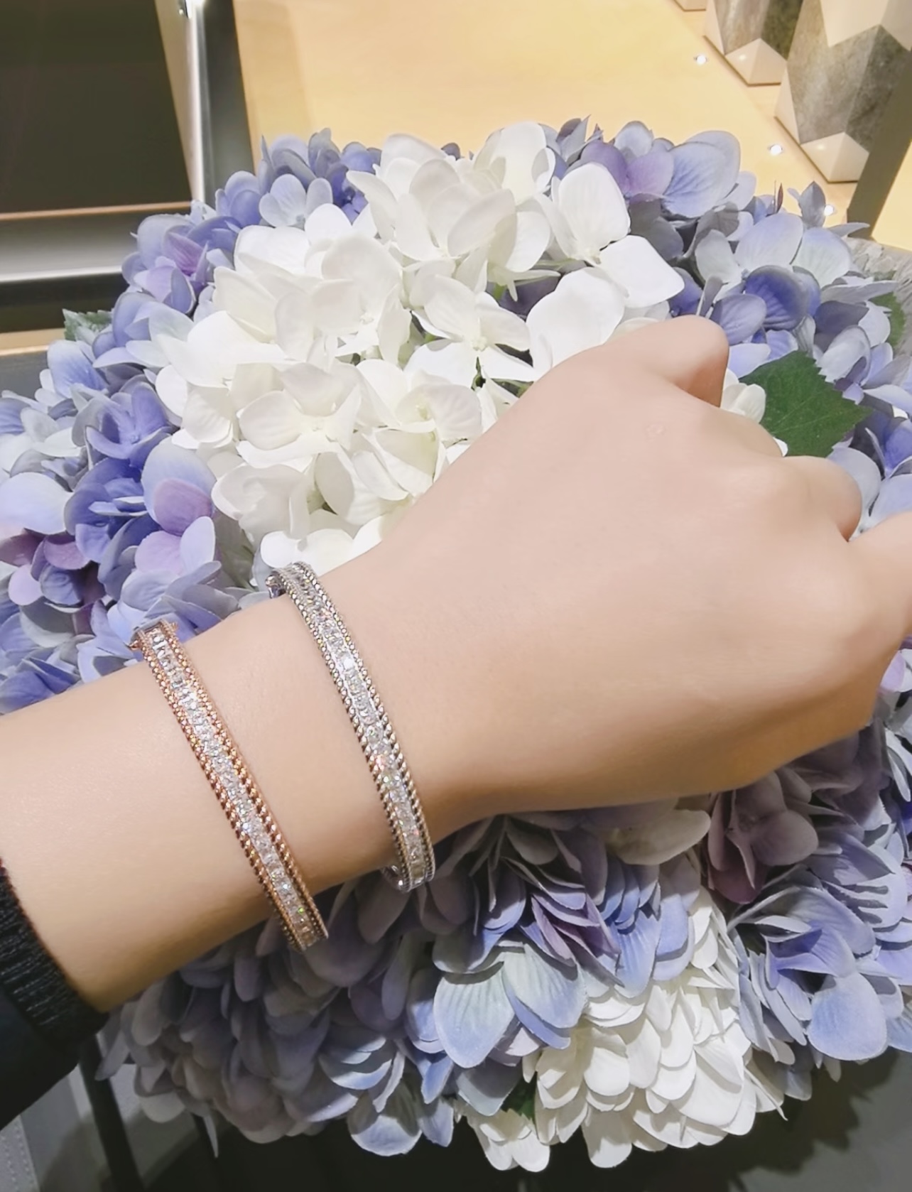 【VanCleef*ArPel* 最新款🆕🆕玫瑰金满天星手镯】一致官网黄铜材质，非常的上镜‼️设计很特别