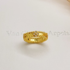 大小尺寸:6号、7号、8号【VanCleef*ArPel* 最新款🆕🆕四叶草金色万花筒戒指】一致官网黄铜 大小尺寸:6号、7号、8号【VanCleef*ArPel* 最新款🆕🆕四叶草金色万花筒戒指】一致官网黄铜