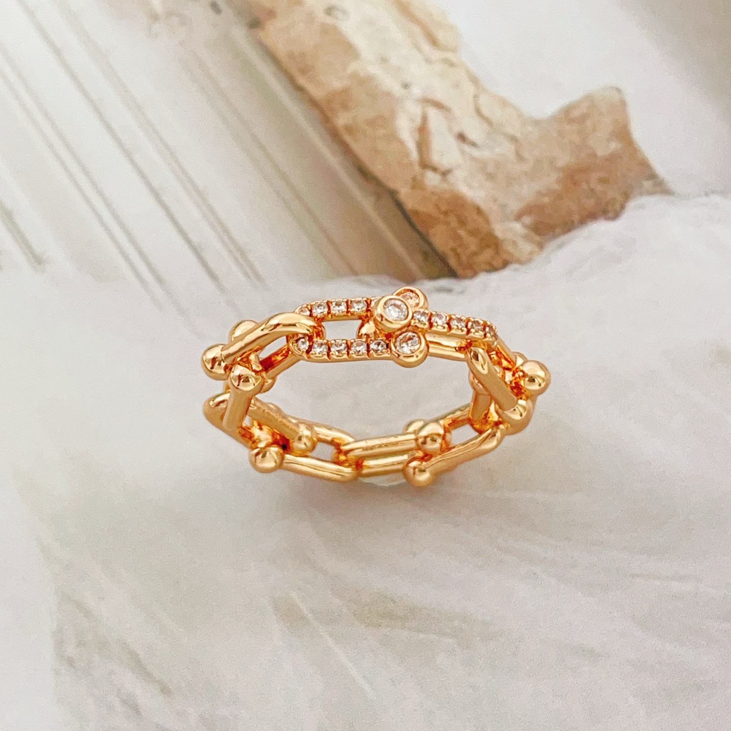 Tiffany & Co. Tiffany*帝芙尼最新款，非常的上镜‼ 设计很特别值得入手 高级手工坊系列