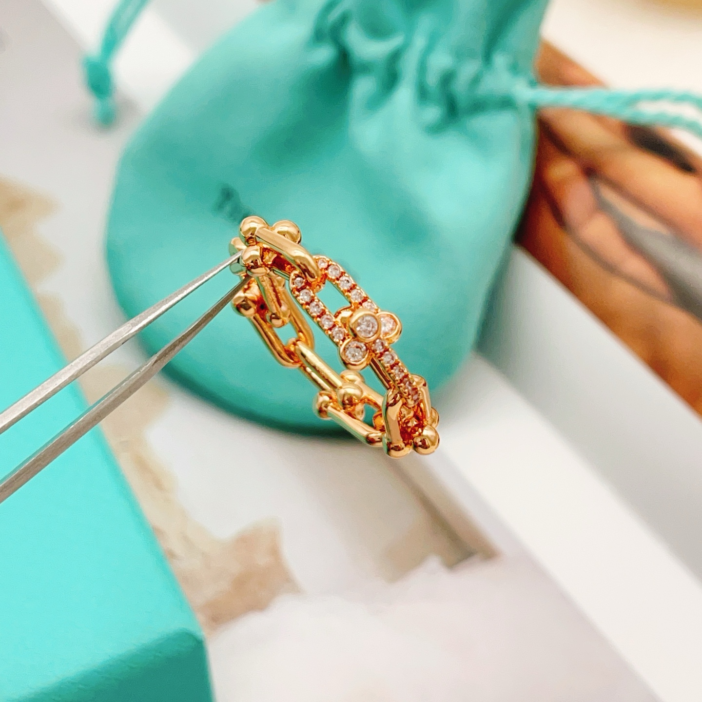 Tiffany & Co. Tiffany*帝芙尼最新款，非常的上镜‼ 设计很特别值得入手 高级手工坊系列