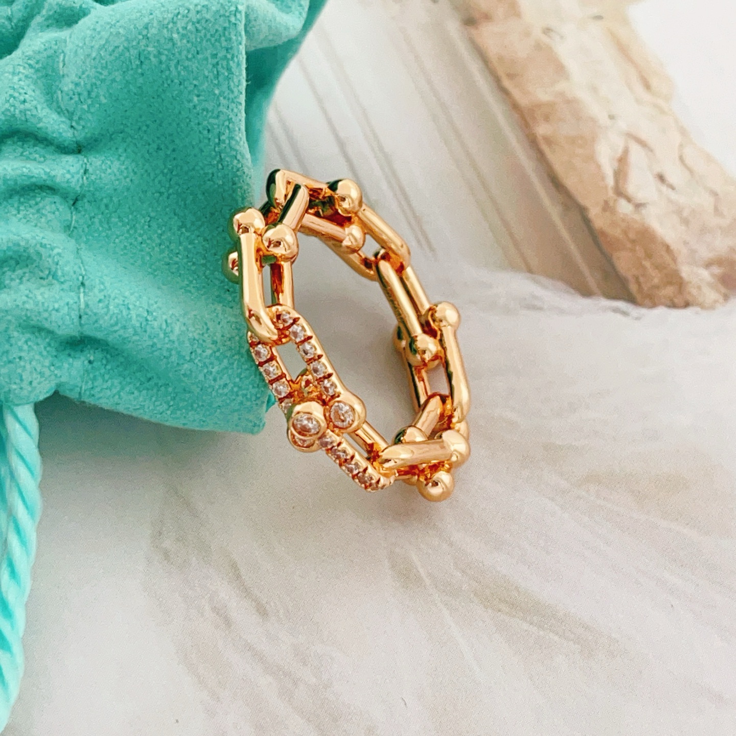 Tiffany & Co. Tiffany*帝芙尼最新款，非常的上镜‼ 设计很特别值得入手 高级手工坊系列