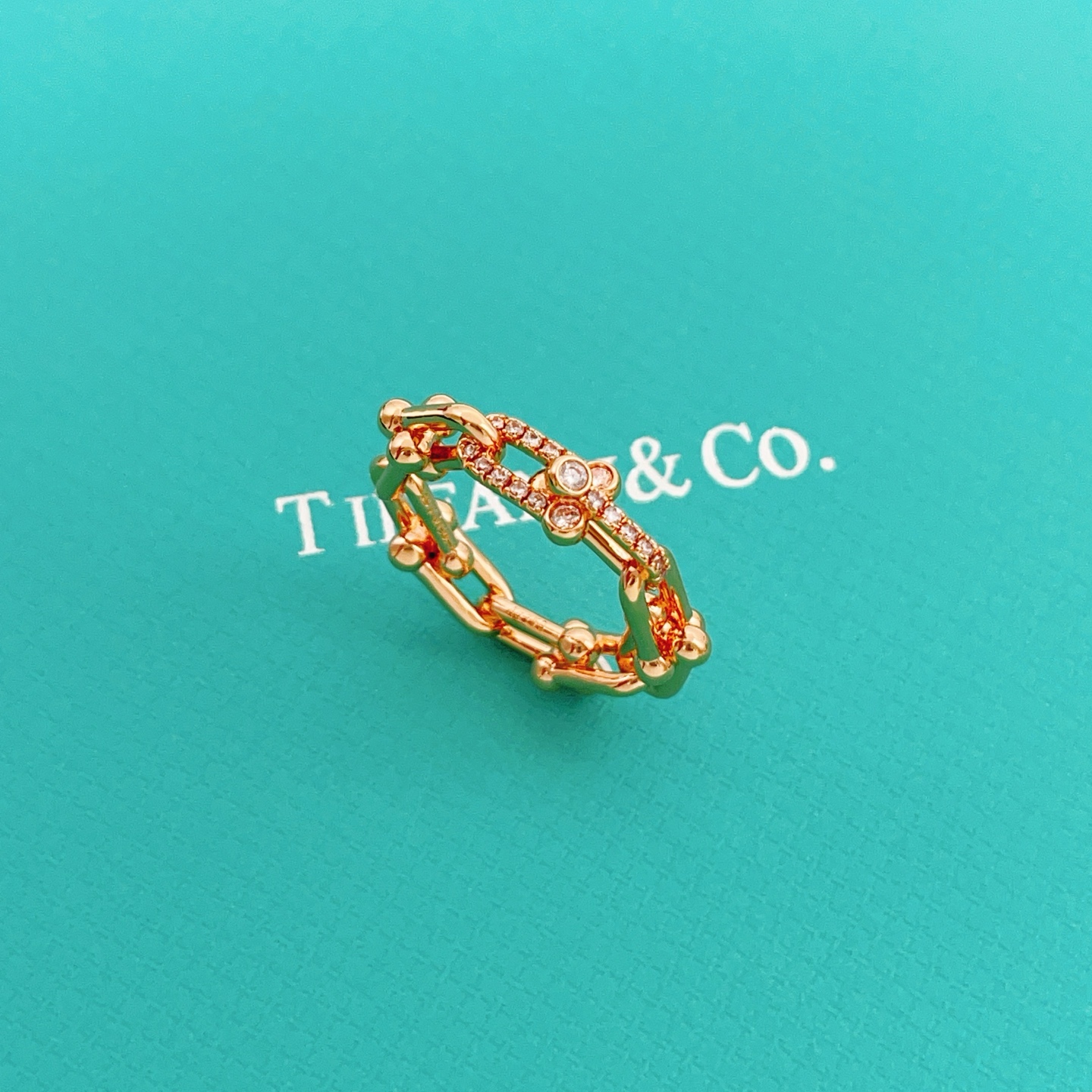 Tiffany & Co. Tiffany*帝芙尼最新款，非常的上镜‼ 设计很特别值得入手 高级手工坊系列