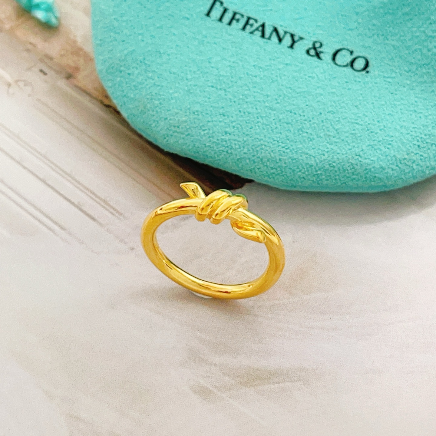 Tiffany & Co. Tiffany*帝芙尼最新款，非常的上镜‼ 设计很特别值得入手 高级手工坊系列