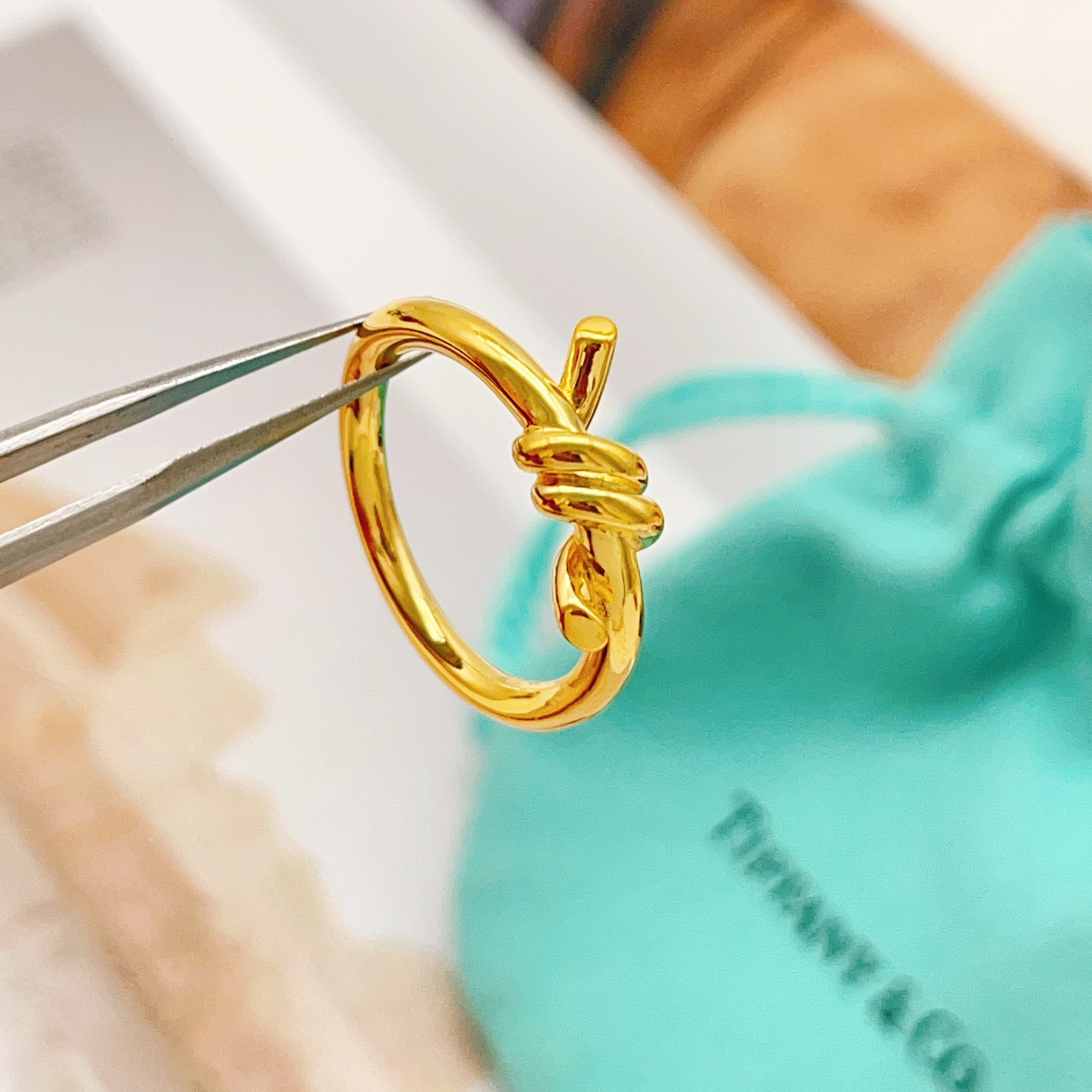 Tiffany & Co. Tiffany*帝芙尼最新款，非常的上镜‼ 设计很特别值得入手 高级手工坊系列