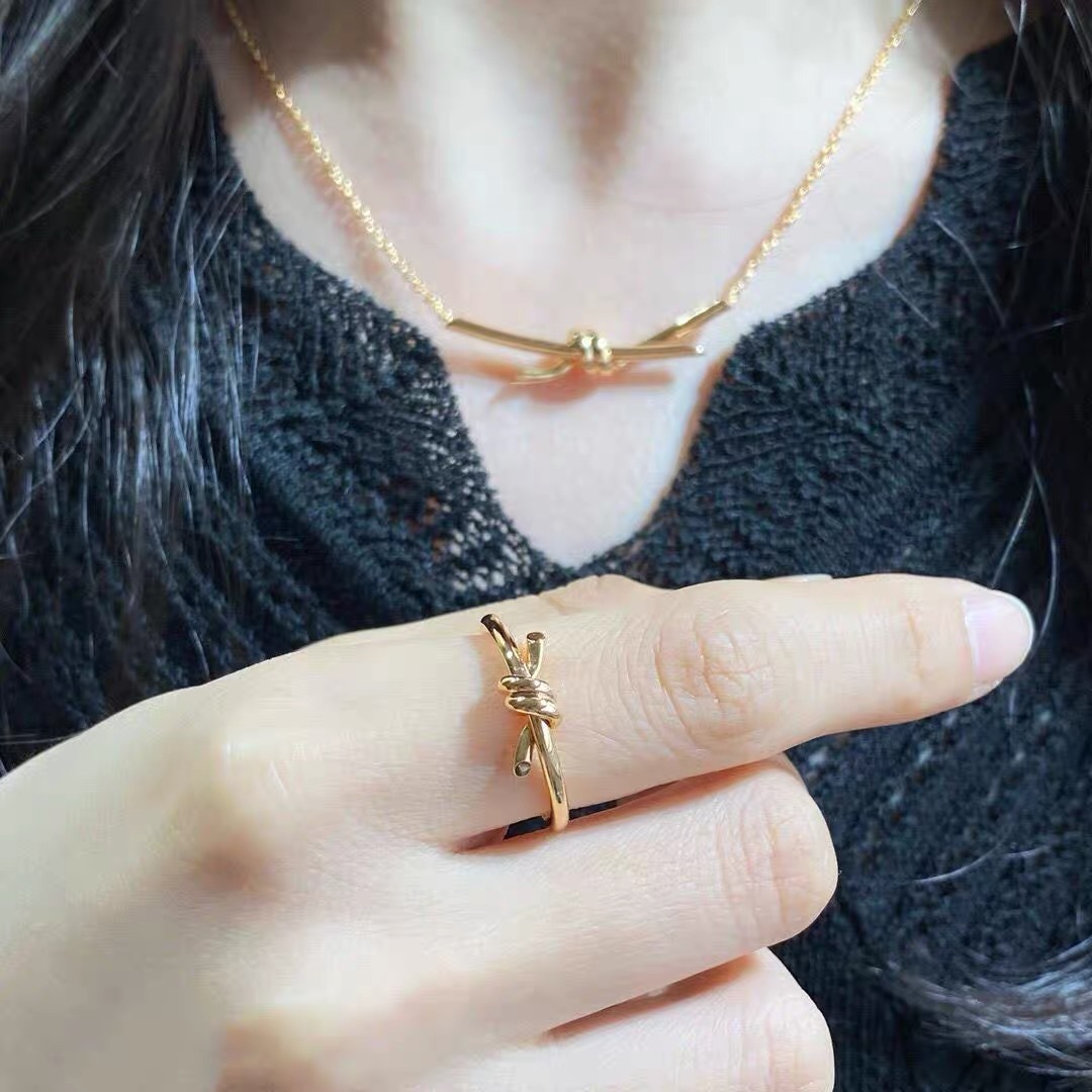 Tiffany & Co. Tiffany*帝芙尼最新款，非常的上镜‼ 设计很特别值得入手 高级手工坊系列