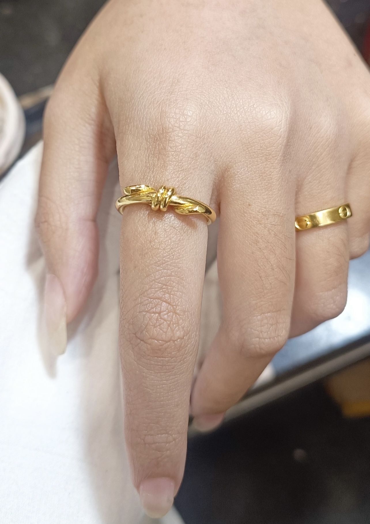 Tiffany & Co. Tiffany*帝芙尼最新款，非常的上镜‼ 设计很特别值得入手 高级手工坊系列