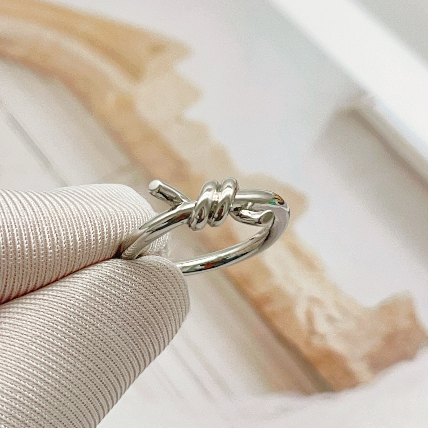 Tiffany & Co. Tiffany*帝芙尼最新款，非常的上镜‼ 设计很特别值得入手 高级手工坊系列