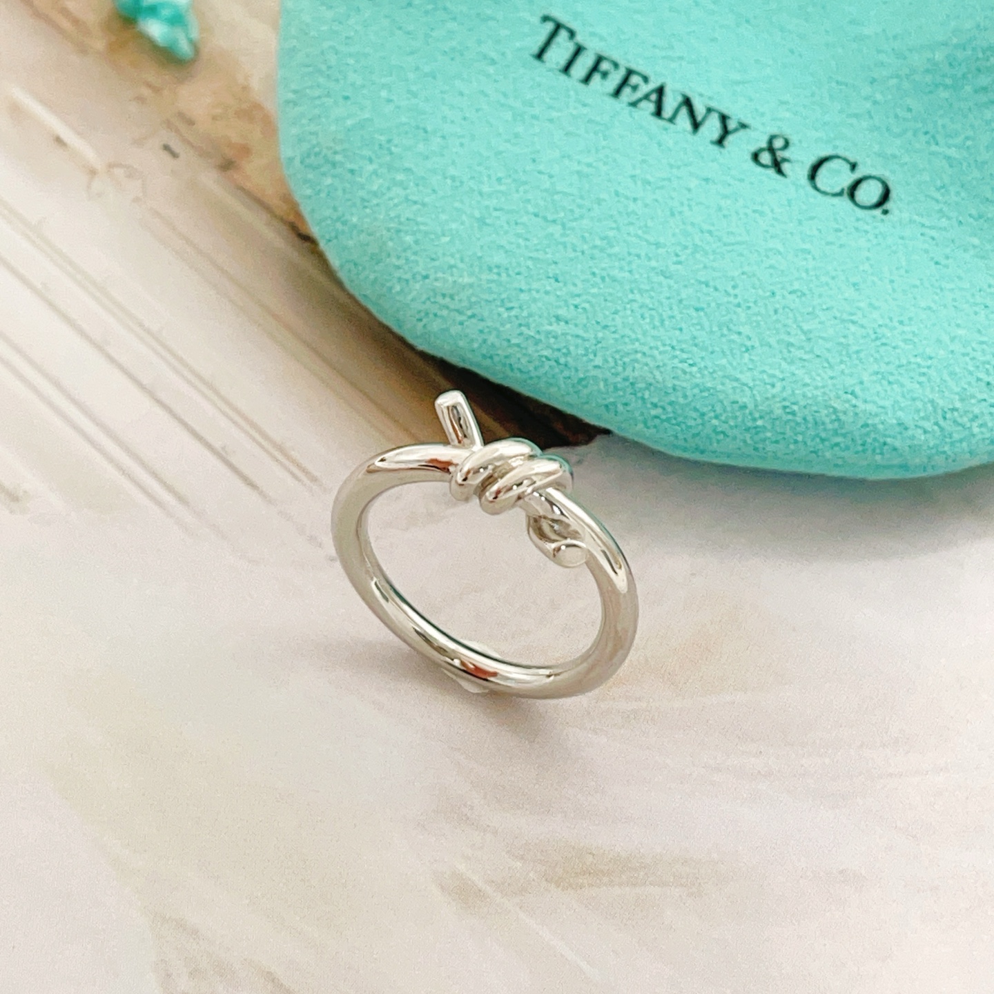 Tiffany & Co. Tiffany*帝芙尼最新款，非常的上镜‼ 设计很特别值得入手 高级手工坊系列