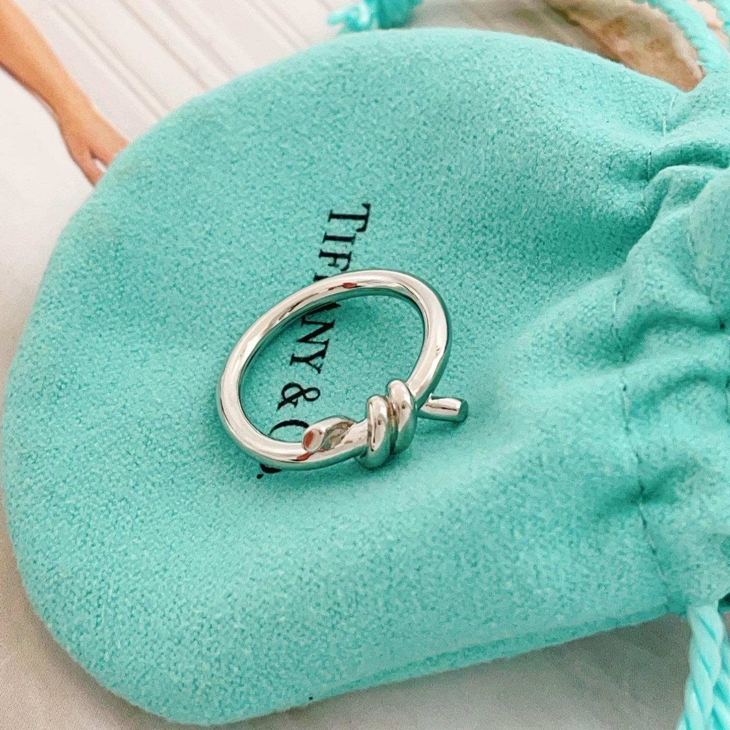 Tiffany & Co. Tiffany*帝芙尼最新款，非常的上镜‼ 设计很特别值得入手 高级手工坊系列
