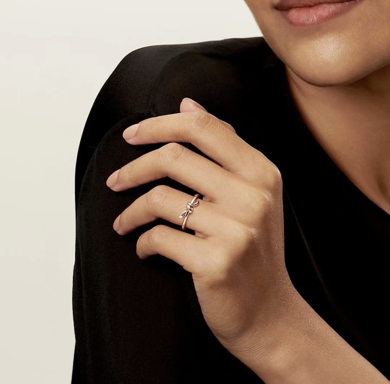 Tiffany & Co. Tiffany*帝芙尼最新款，非常的上镜‼ 设计很特别值得入手 高级手工坊系列