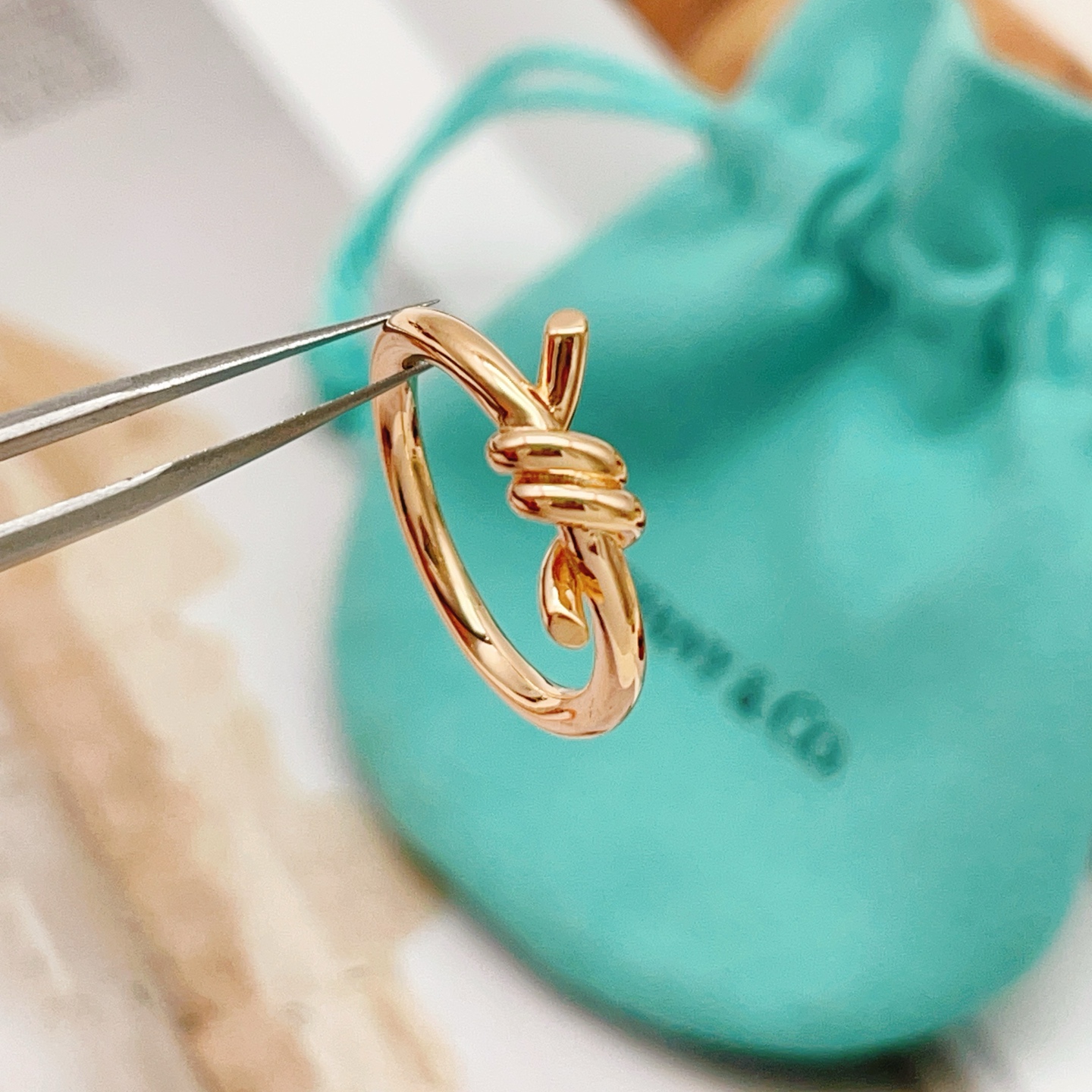 Tiffany & Co. Tiffany*帝芙尼最新款，非常的上镜‼ 设计很特别值得入手 高级手工坊系列