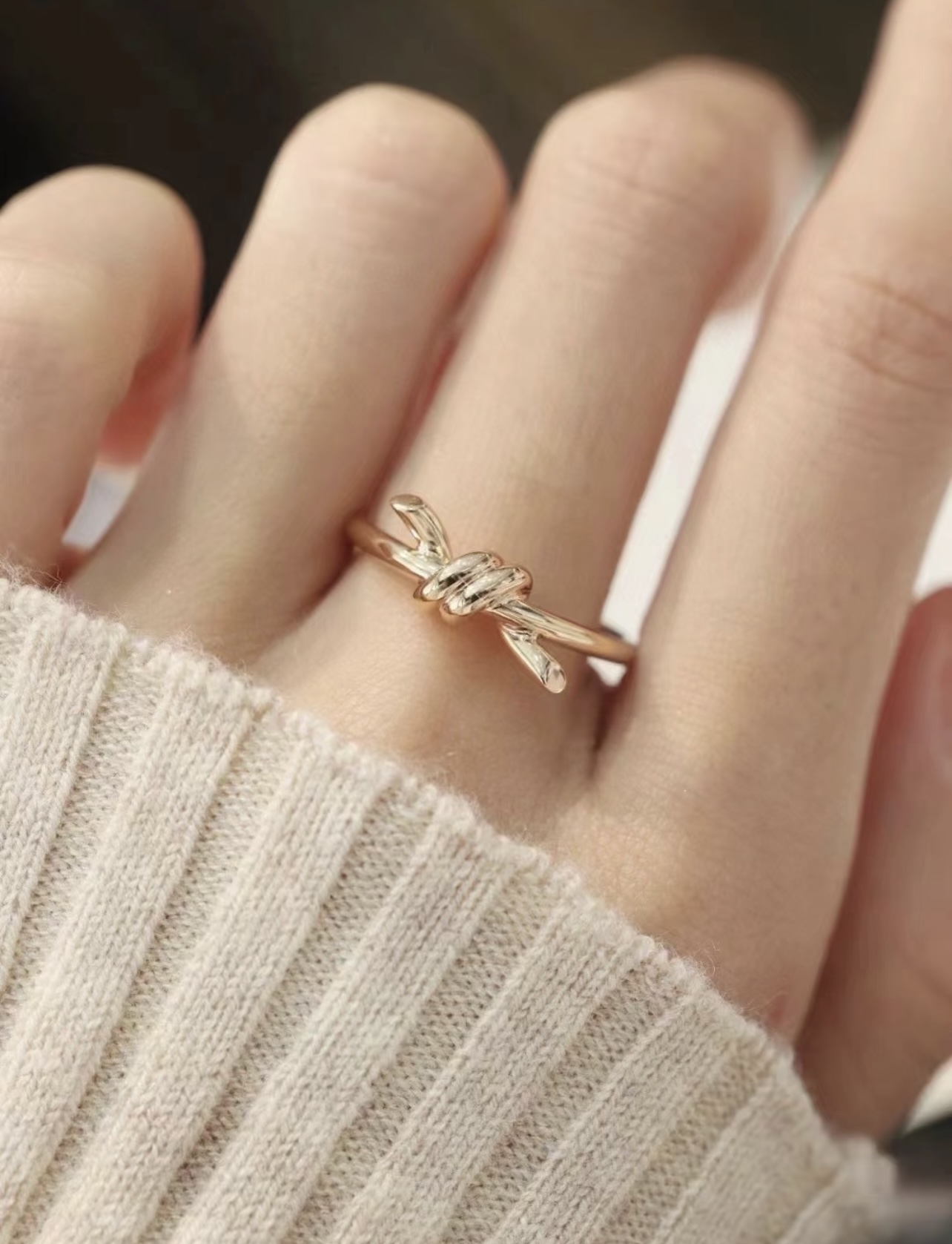 Tiffany & Co. Tiffany*帝芙尼最新款，非常的上镜‼ 设计很特别值得入手 高级手工坊系列