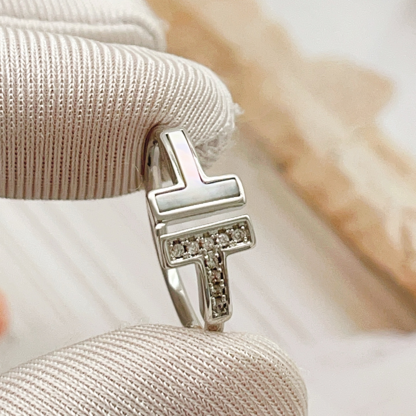 Tiffany & Co. Tiffany*帝芙尼最新款，非常的上镜‼ 设计很特别值得入手 高级手工坊系列
