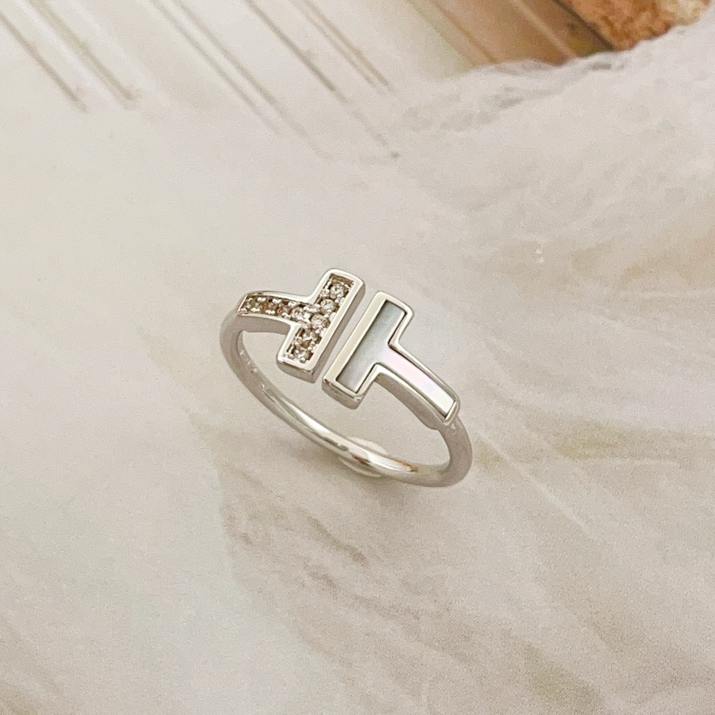 Tiffany & Co. Tiffany*帝芙尼最新款，非常的上镜‼ 设计很特别值得入手 高级手工坊系列