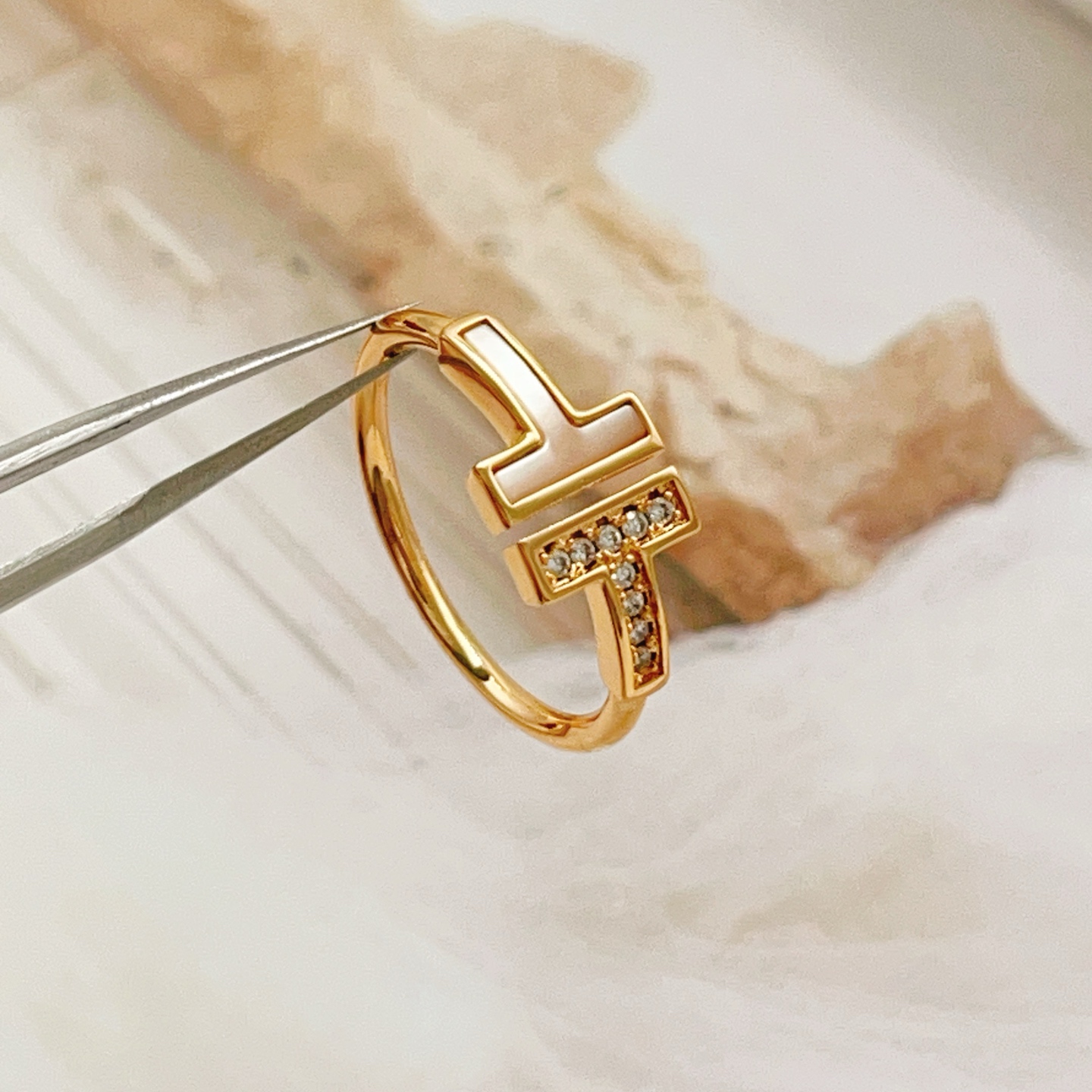 Tiffany & Co. Tiffany*帝芙尼最新款，非常的上镜‼ 设计很特别值得入手 高级手工坊系列