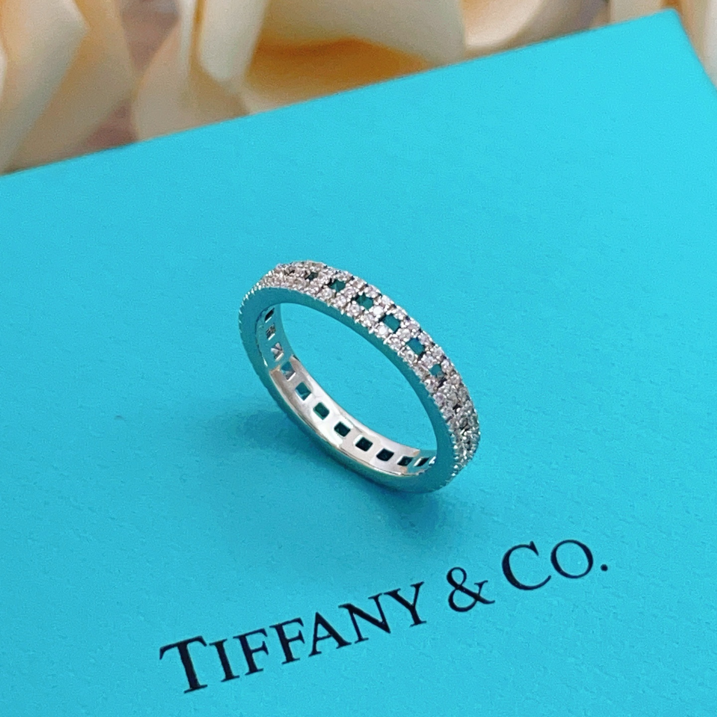 Tiffany & Co. Tiffany*帝芙尼最新款，非常的上镜‼ 设计很特别值得入手 高级手工坊系列
