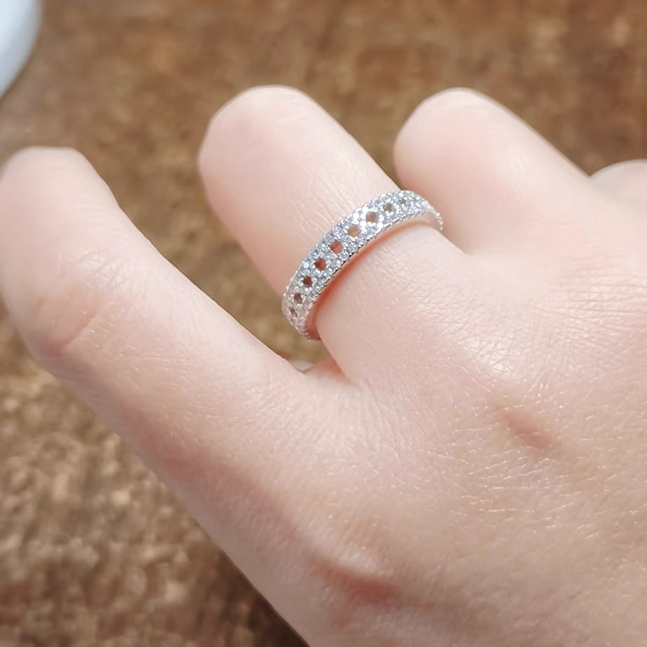 Tiffany & Co. Tiffany*帝芙尼最新款，非常的上镜‼ 设计很特别值得入手 高级手工坊系列
