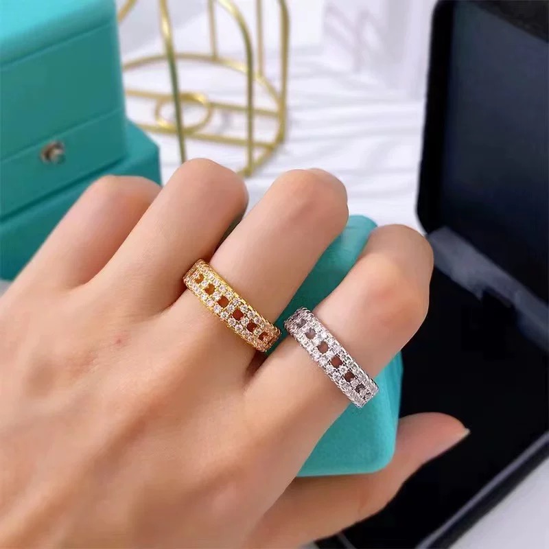 Tiffany & Co. Tiffany*帝芙尼最新款，非常的上镜‼ 设计很特别值得入手 高级手工坊系列