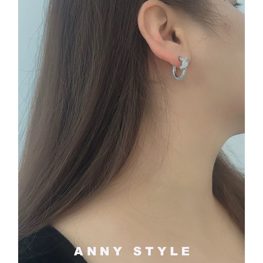 Tiffany & Co. Tiffany*帝芙尼最新款，非常的上镜‼ 设计很特别值得入手 高级手工坊系列