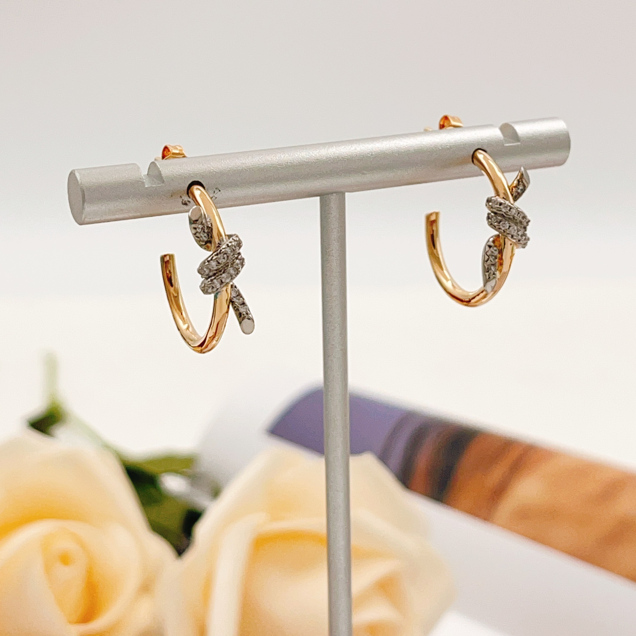 Tiffany & Co. Tiffany*帝芙尼最新款，非常的上镜‼ 设计很特别值得入手 高级手工坊系列