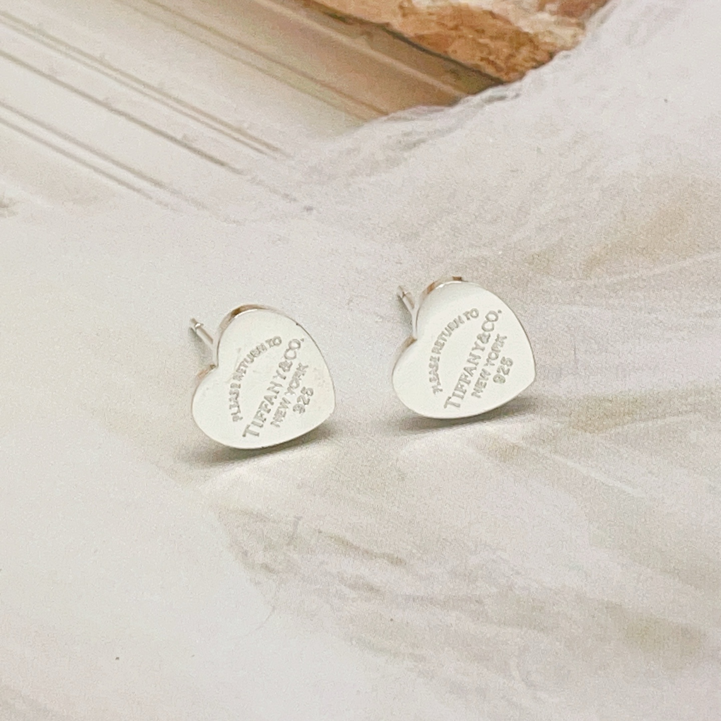 Tiffany & Co. Tiffany*帝芙尼最新款，非常的上镜‼ 设计很特别值得入手 高级手工坊系列