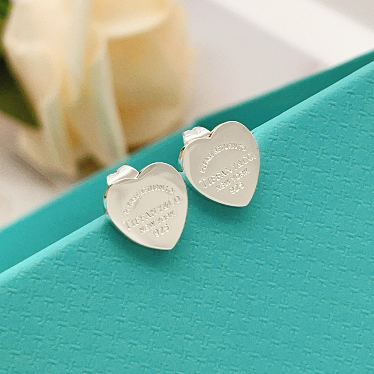 Tiffany & Co. Tiffany*帝芙尼最新款，非常的上镜‼ 设计很特别值得入手 高级手工坊系列